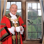 Stourbridge’s mayor visits cat charity shop to appeal for donations