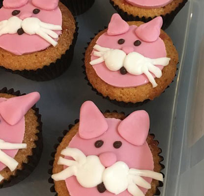 pink and white cat cupcakes