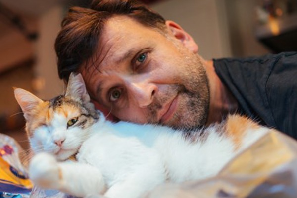 Cat dad Philip Bloom isn’t ashamed to be a moggy lover
