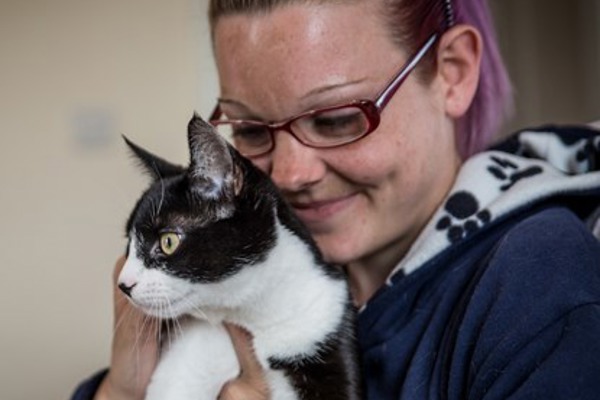 Arthur the cat helps his owner cope with mental health issues