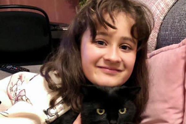 Grieving girl’s priceless reaction when reunited with long lost cat