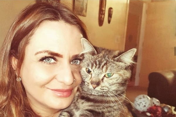 Plea for pet-safe flowers warning after cat dies from lily poisoning