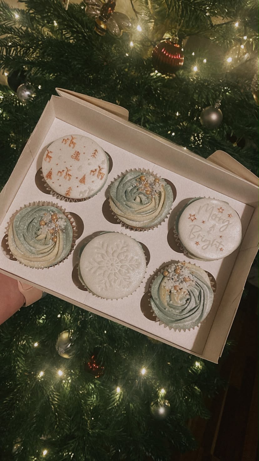 Belfast Decorate and Sip